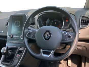 Used Renault Grand Scenic 2017 for sale - 74608302: Photo