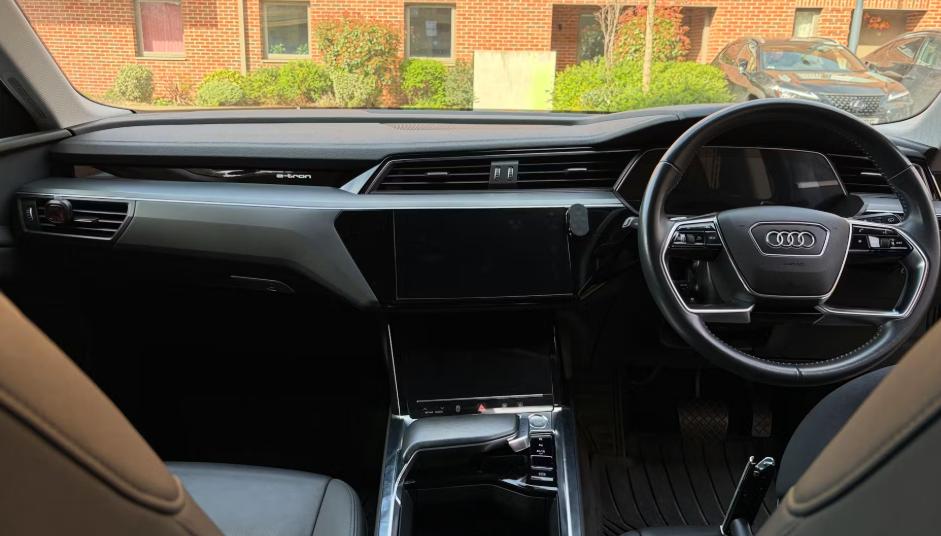 Used Audi e-tron 2019 for sale - 77914235: Photo 2