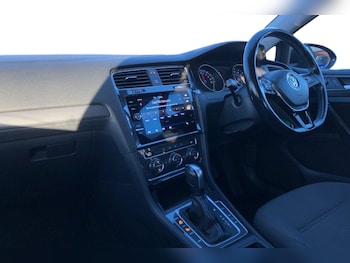 Used Volkswagen Golf 2019 for sale - 76836167: Photo
