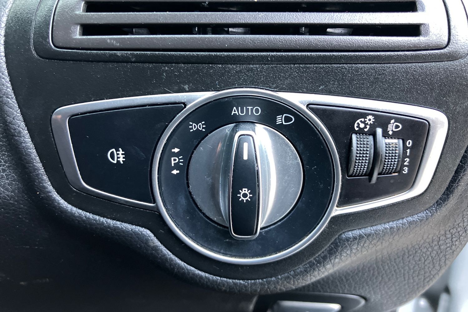 Used Mercedes-Benz C Class 2019 for sale - 76581765: Photo 19