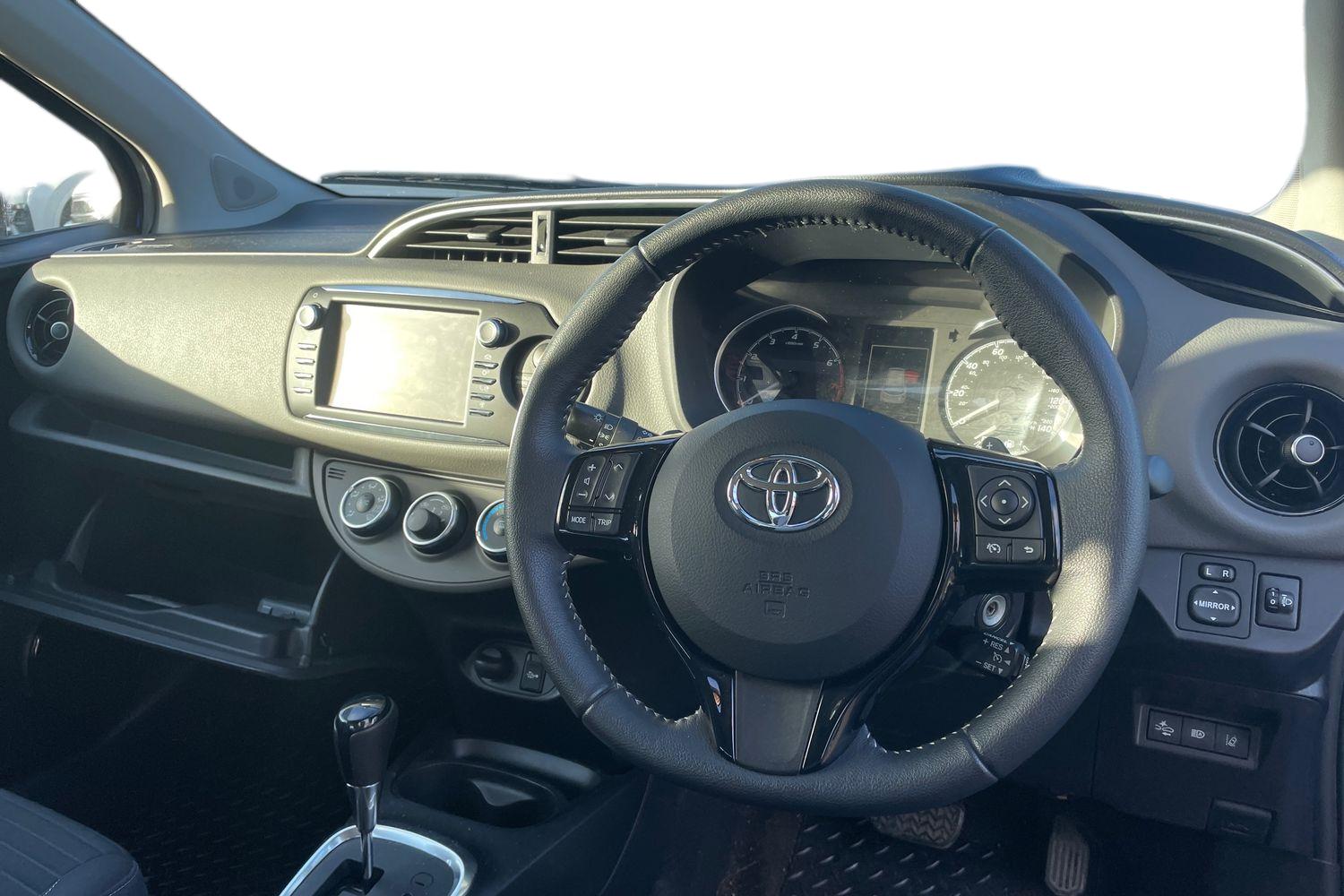 Used Toyota Yaris 2018 for sale - 76617060: Photo 3