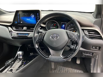 Used Toyota C-HR 2018 for sale - 76186059: Photo