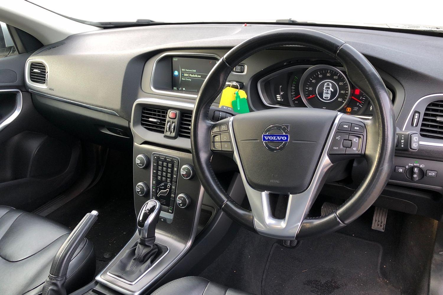 Used Volvo V40 2015 for sale - 77582642: Photo 3