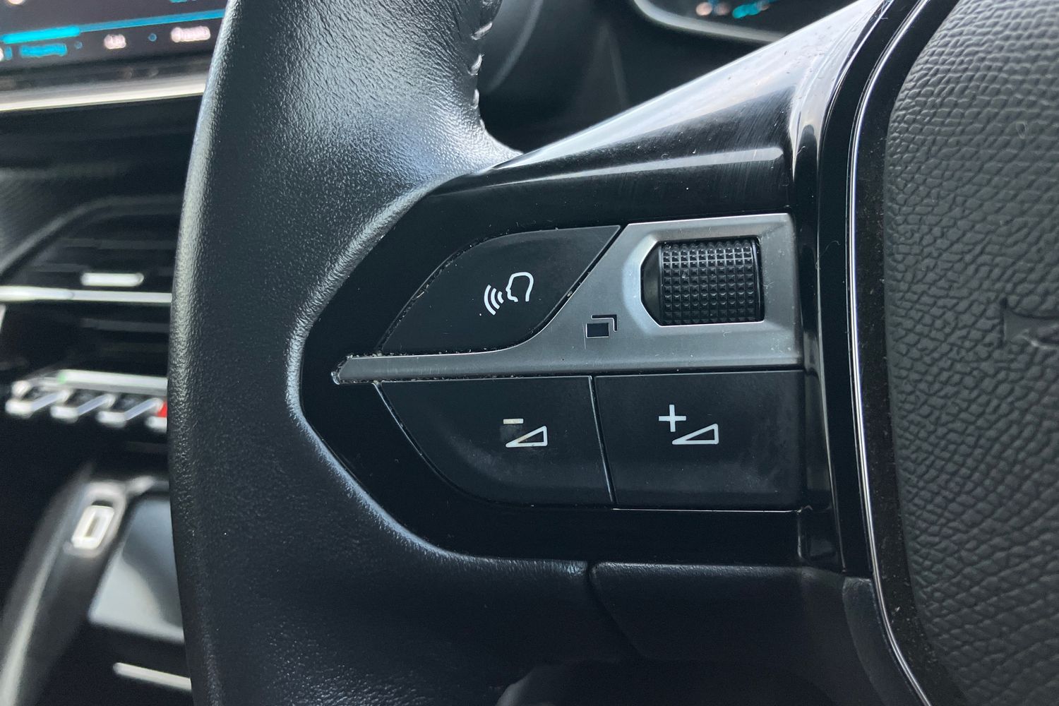 Used Peugeot 2008 2021 for sale - 77565813: Photo 15