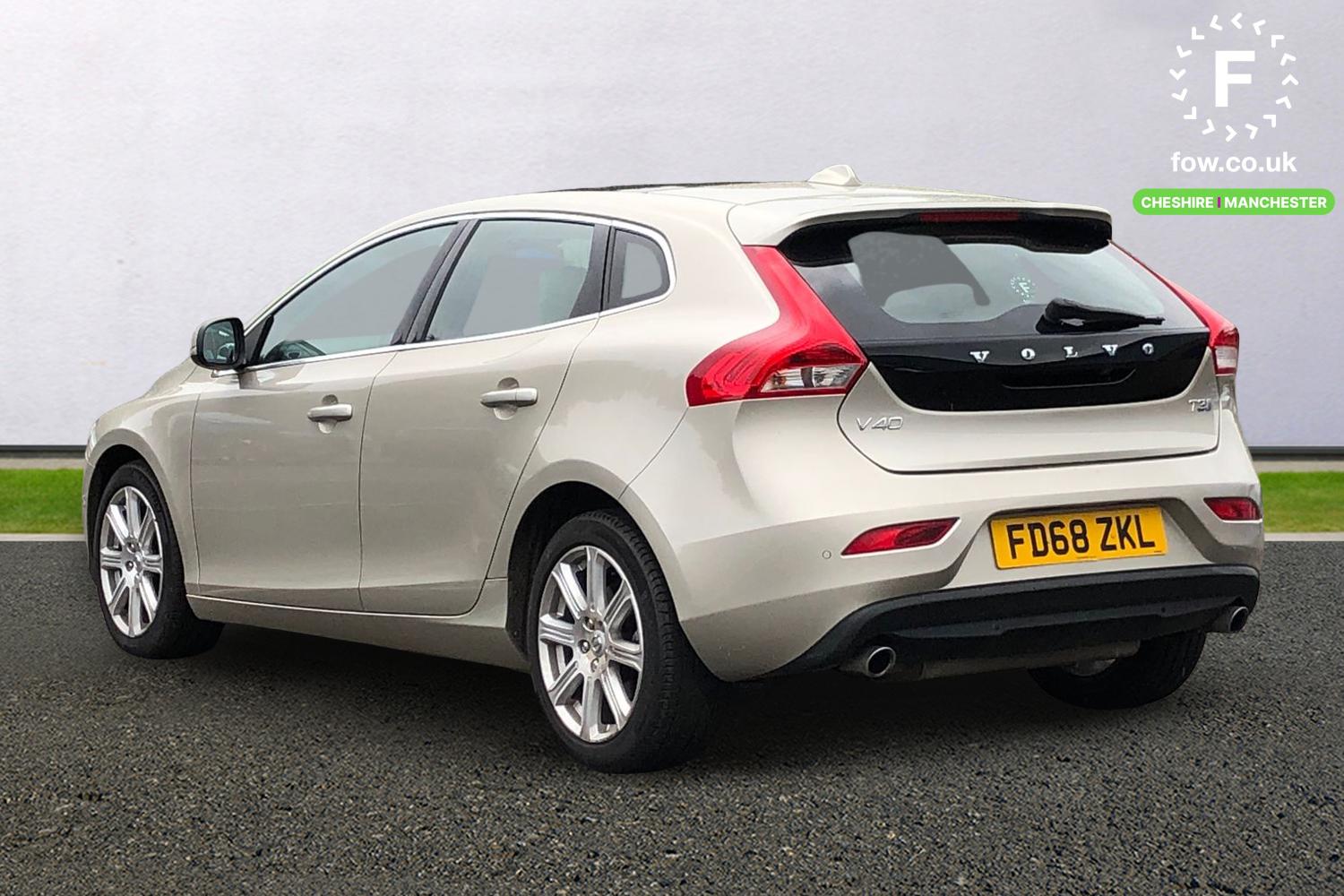 Used Volvo V40 2019 for sale - 76036776: Photo 2