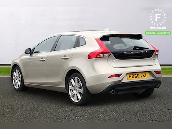 Used Volvo V40 2019 for sale - 76036776: Photo 2
