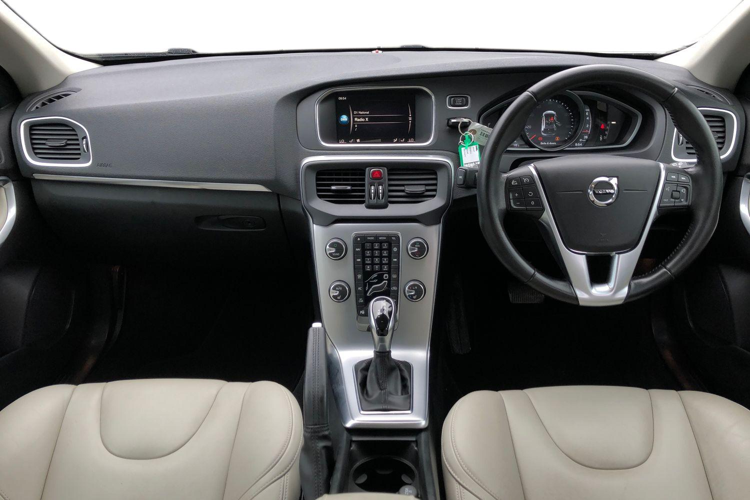 Used Volvo V40 2019 for sale - 76036776: Photo 3