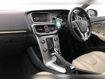 Used Volvo V40 2019 for sale - 76036776: Photo 4