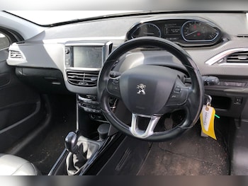 Used Peugeot 2008 2018 for sale - 78765692: Photo