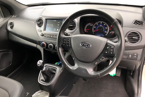 Used Hyundai i10 2018 for sale - 76206828: Photo 3