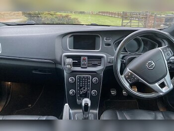 Used Volvo V40 2018 for sale - 77294476: Photo