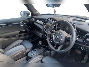 Used MINI Hatch 2023 for sale - 76385500: Photo