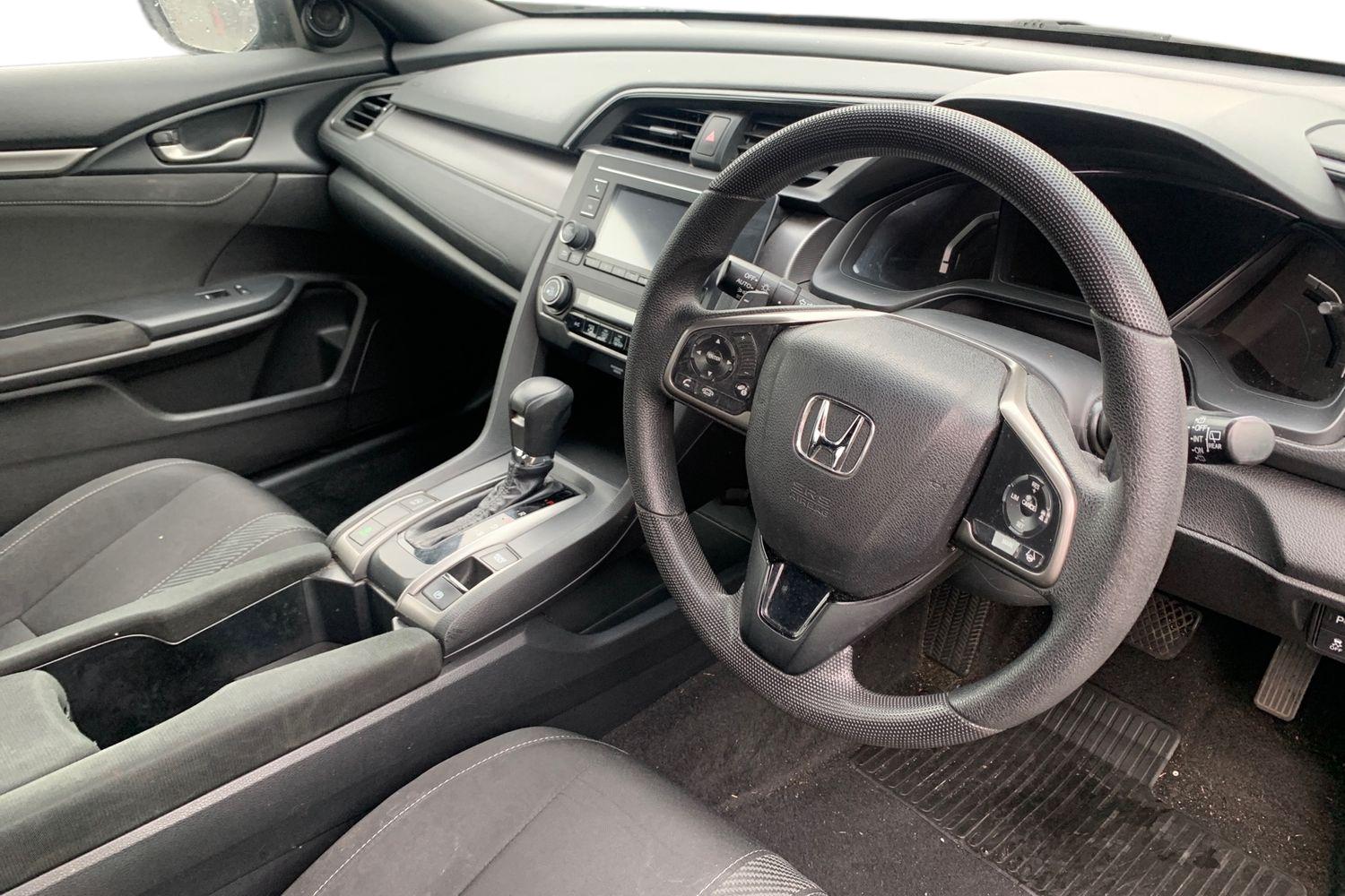 Used Honda Civic 2018 for sale - 77334359: Photo 3