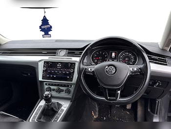 Used Volkswagen Passat 2019 for sale - 76692329: Photo