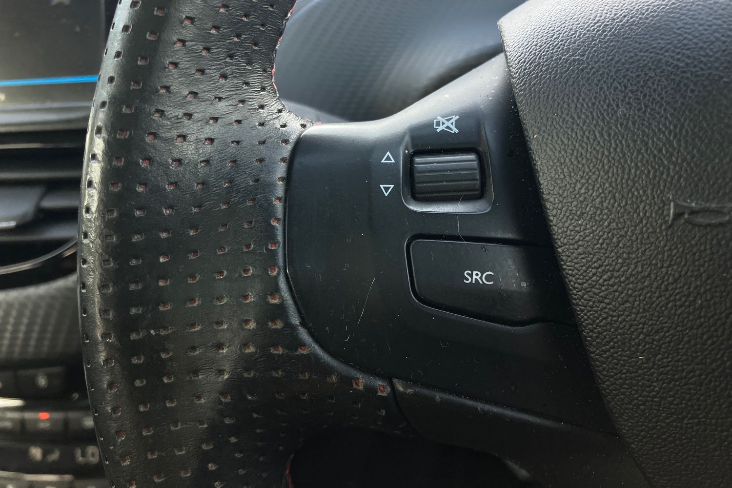 Used Peugeot 2008 2017 for sale - 75754049: Photo 12
