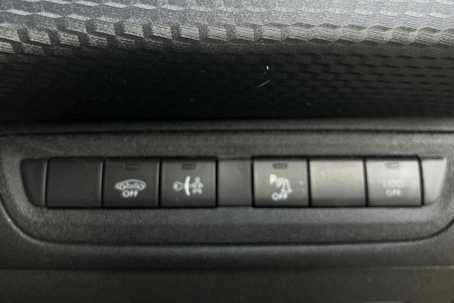 Used Peugeot 2008 2017 for sale - 75754049: Photo 17