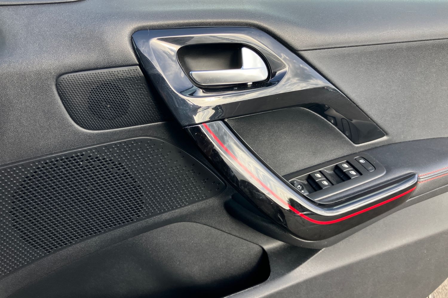 Used Peugeot 2008 2017 for sale - 75754049: Photo 18