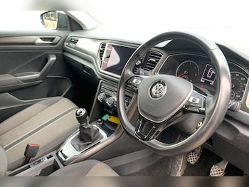 Used Volkswagen T-Roc 2019 for sale - 78091972: Photo