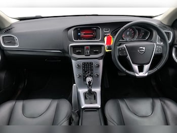 Used Volvo V40 2019 for sale - 78927200: Photo