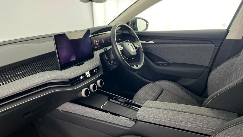 Used Skoda Superb 2024 for sale - 76322298: Photo 2