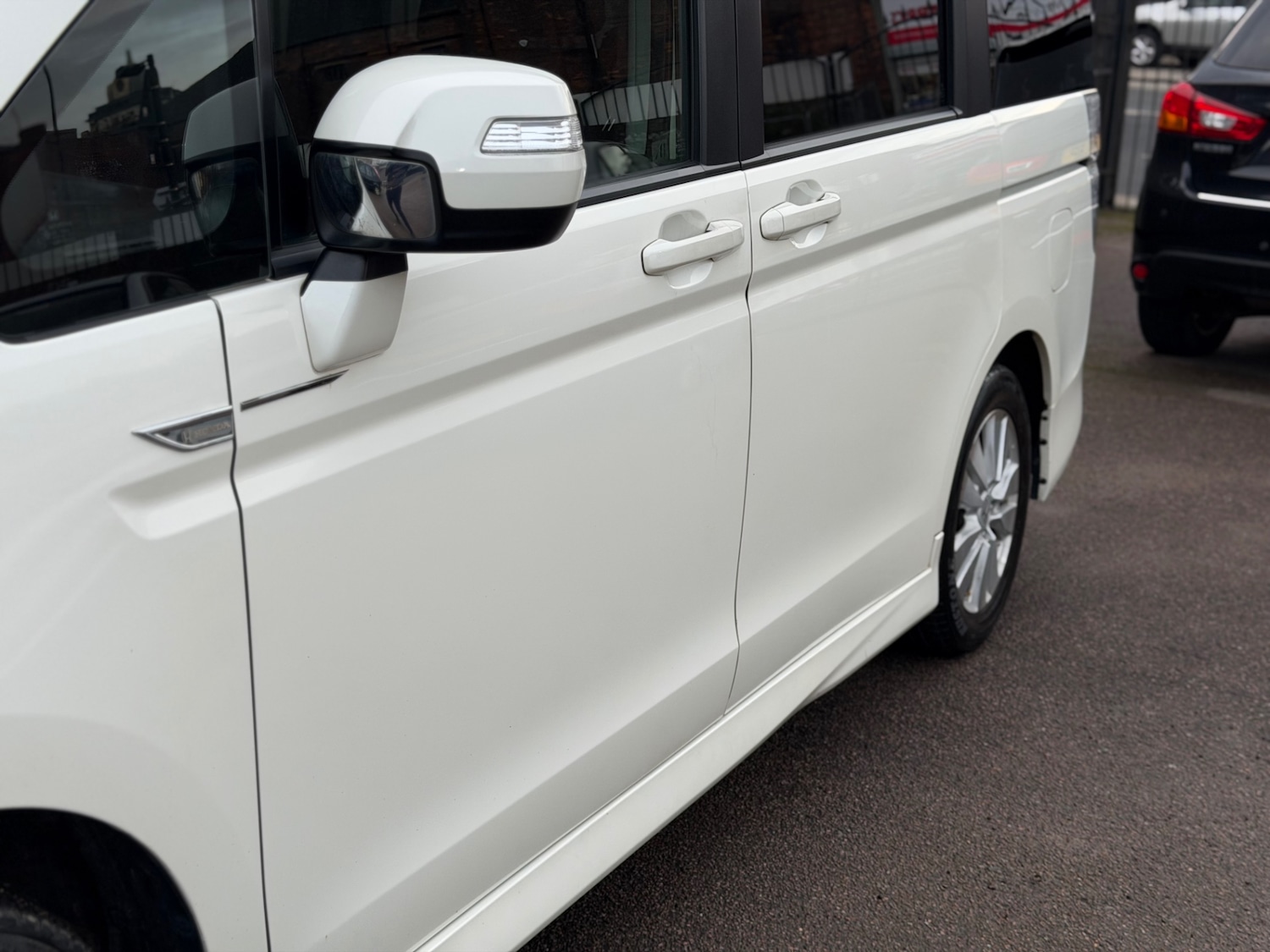 Used Honda Stepwagon 2011 for sale - 77201503: Photo 15