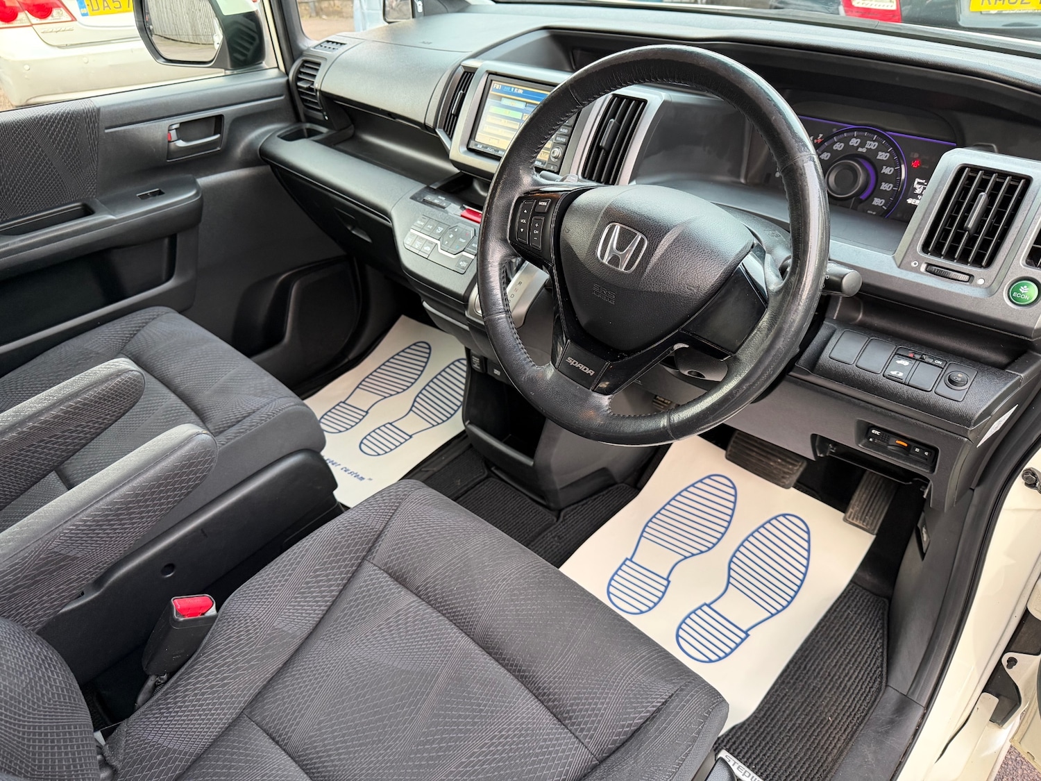 Used Honda Stepwagon 2011 for sale - 77201503: Photo 17