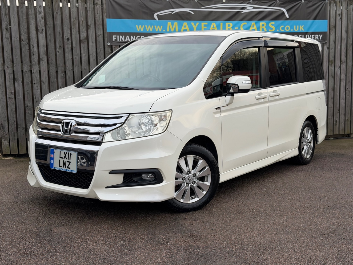 Used Honda Stepwagon 2011 for sale - 77201503: Photo 2