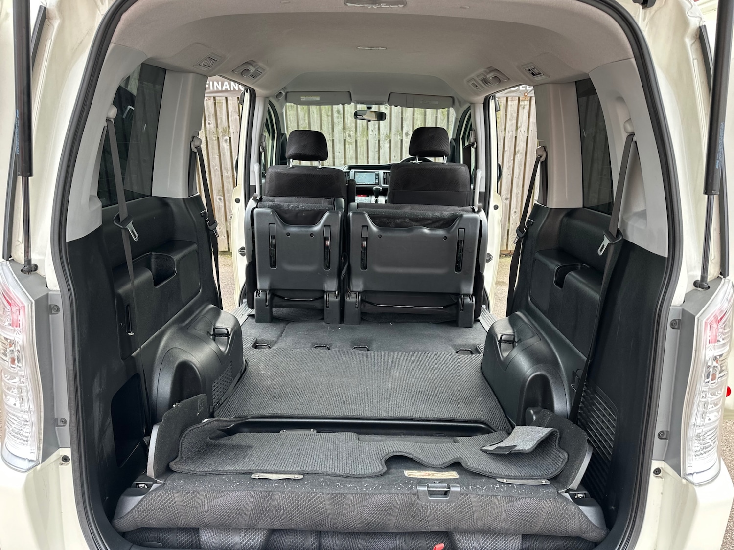 Used Honda Stepwagon 2011 for sale - 77201503: Photo 29