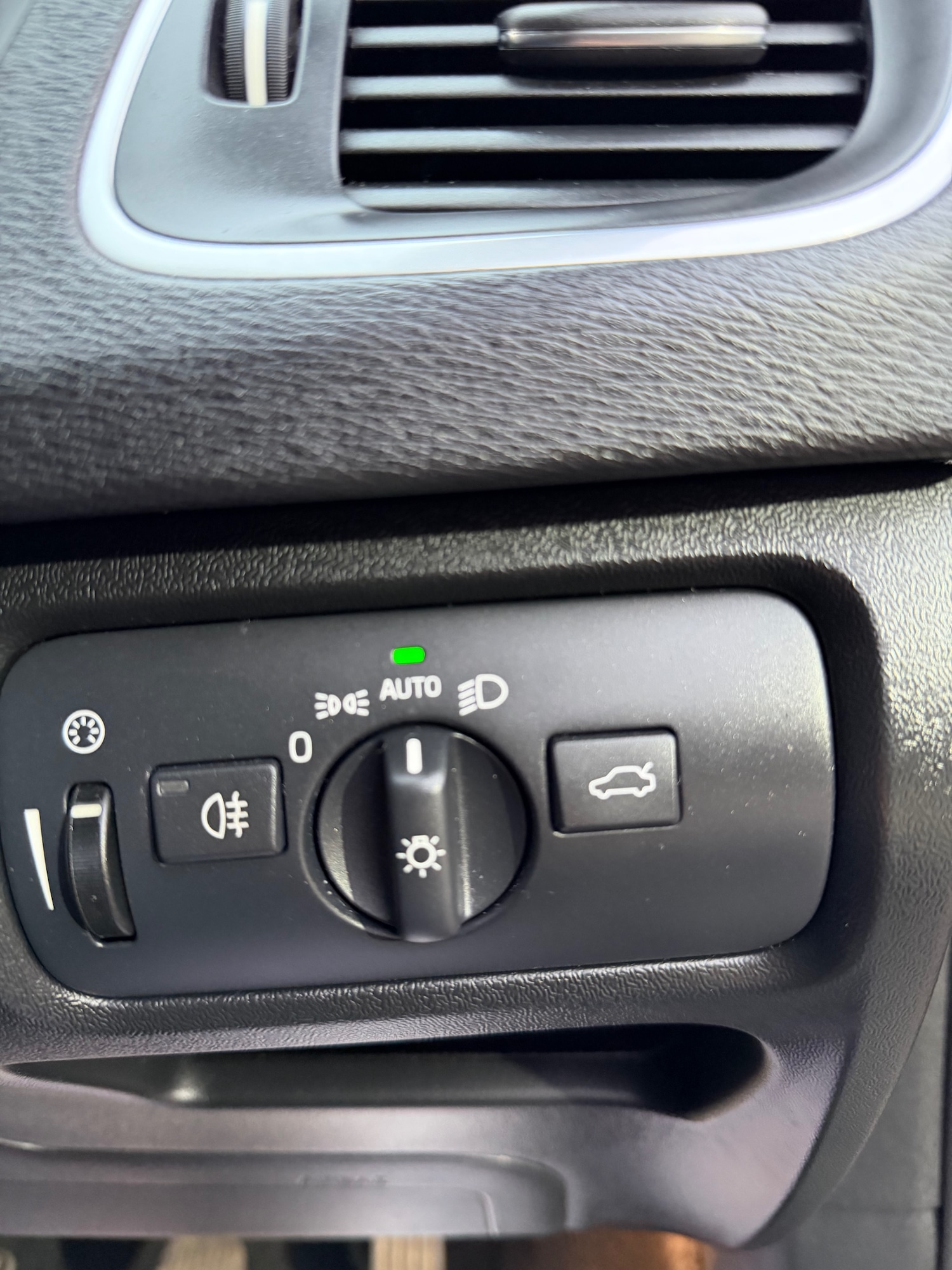 Used Volvo V40 2015 for sale - 76277442: Photo 19