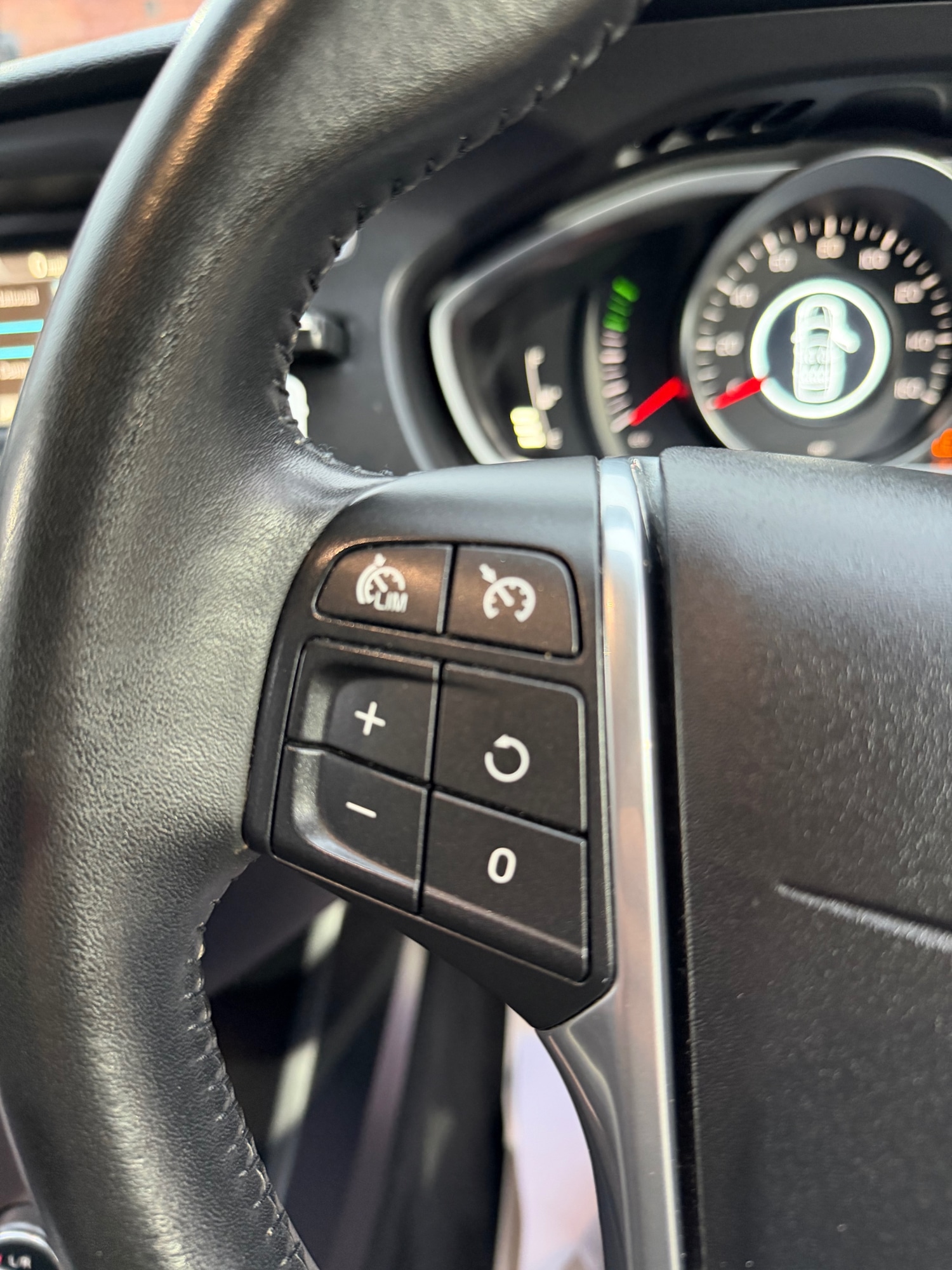 Used Volvo V40 2015 for sale - 76277442: Photo 20