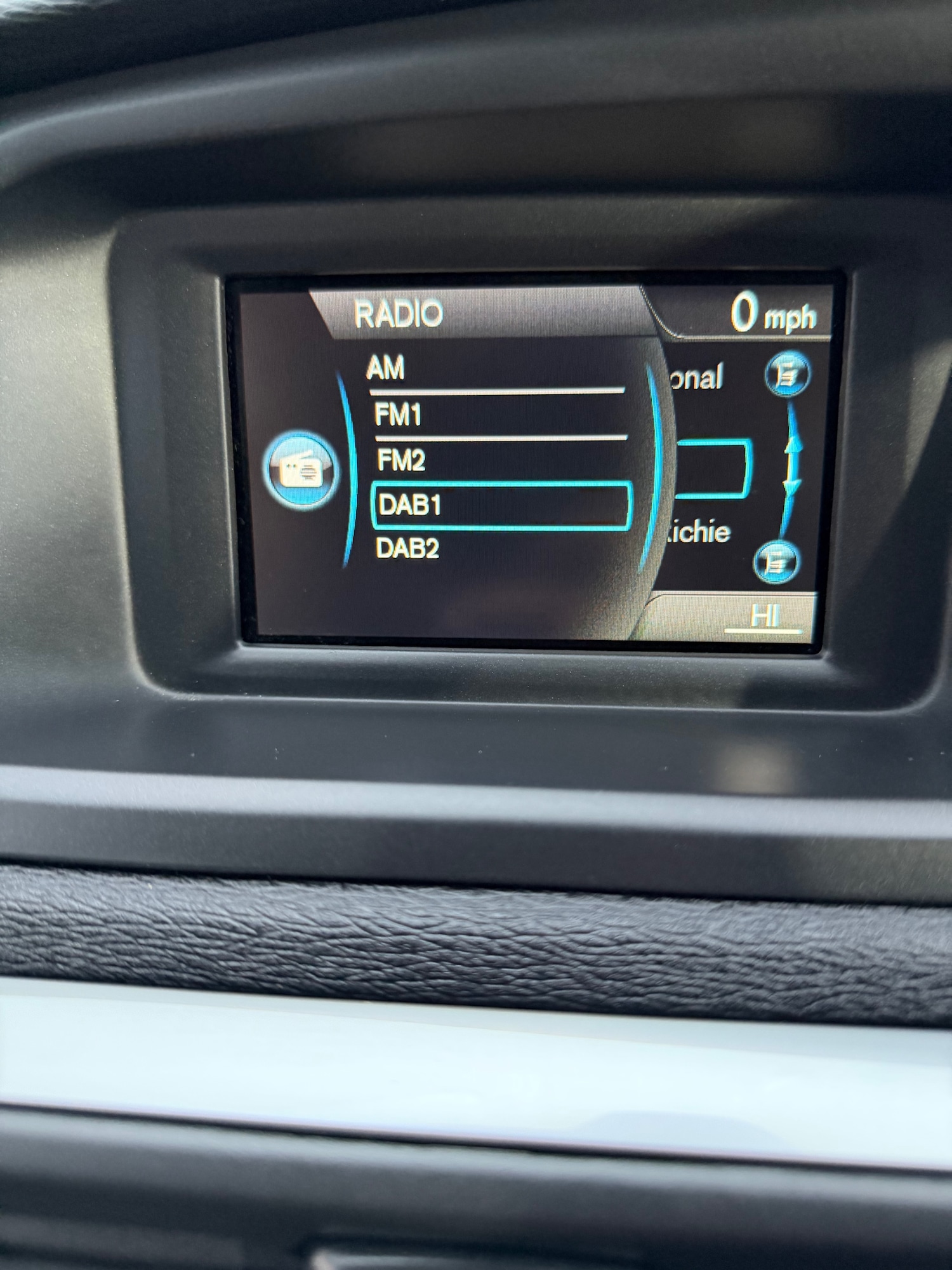 Used Volvo V40 2015 for sale - 76277442: Photo 24