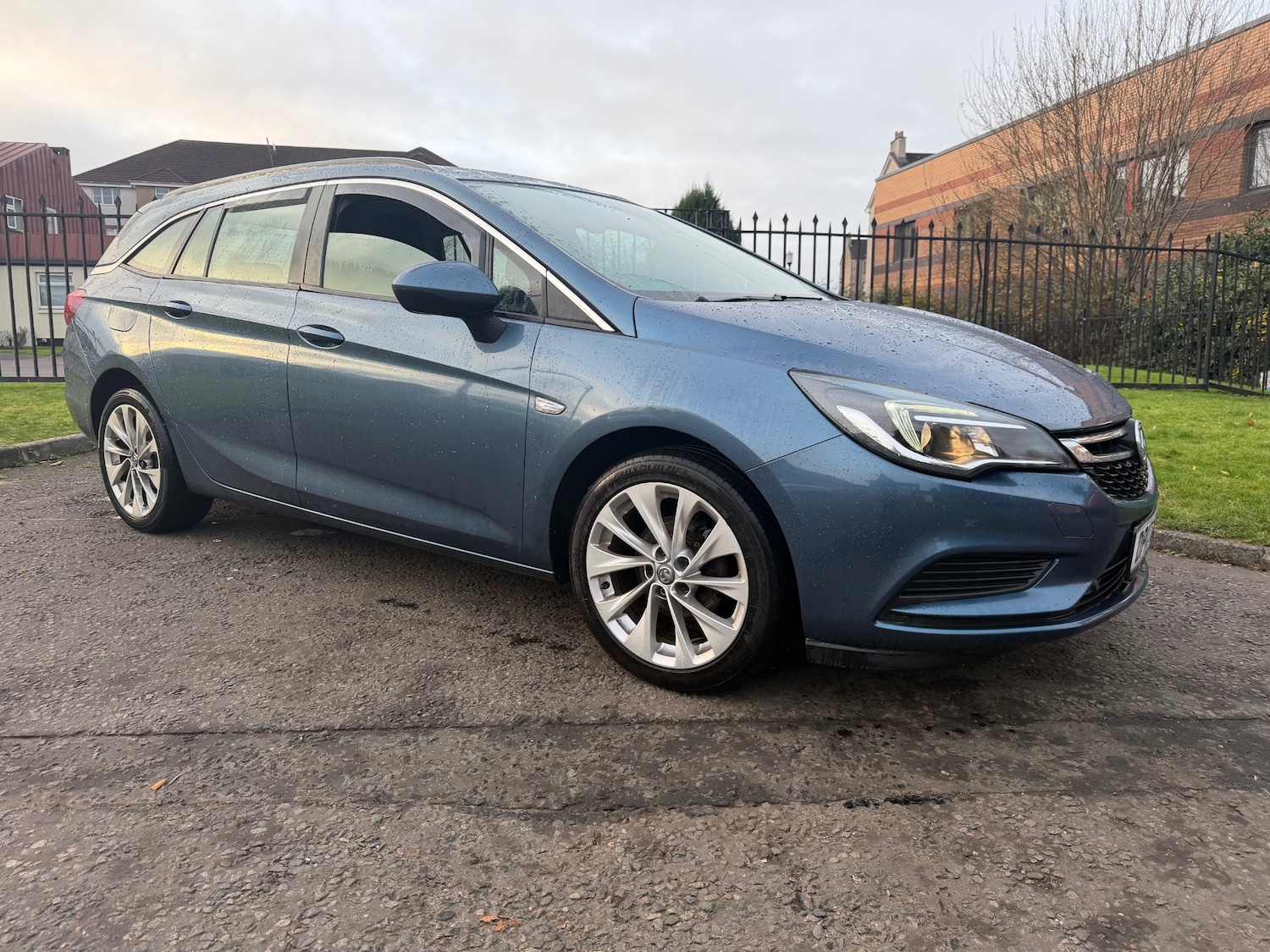 Used Vauxhall Astra 2017 for sale - 77085286: Photo 2