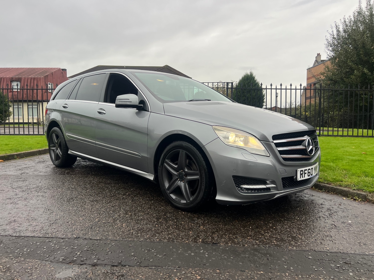 Used Mercedes-Benz R Class 2010 for sale - 76373225: Photo 11