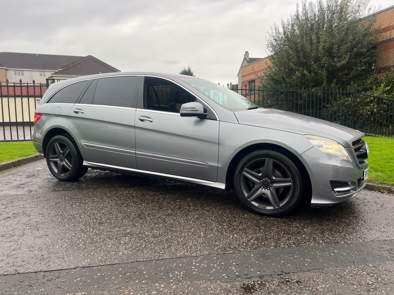 Used Mercedes-Benz R Class 2010 for sale - 76373225: Photo 12