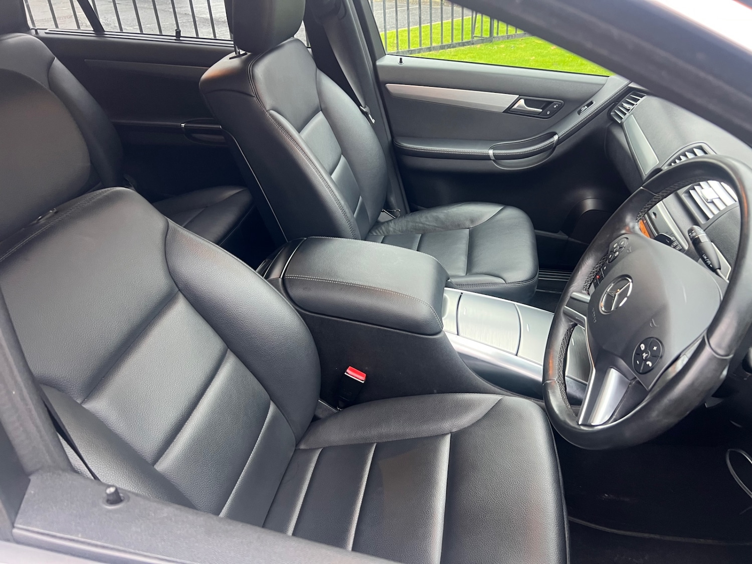 Used Mercedes-Benz R Class 2010 for sale - 76373225: Photo 13