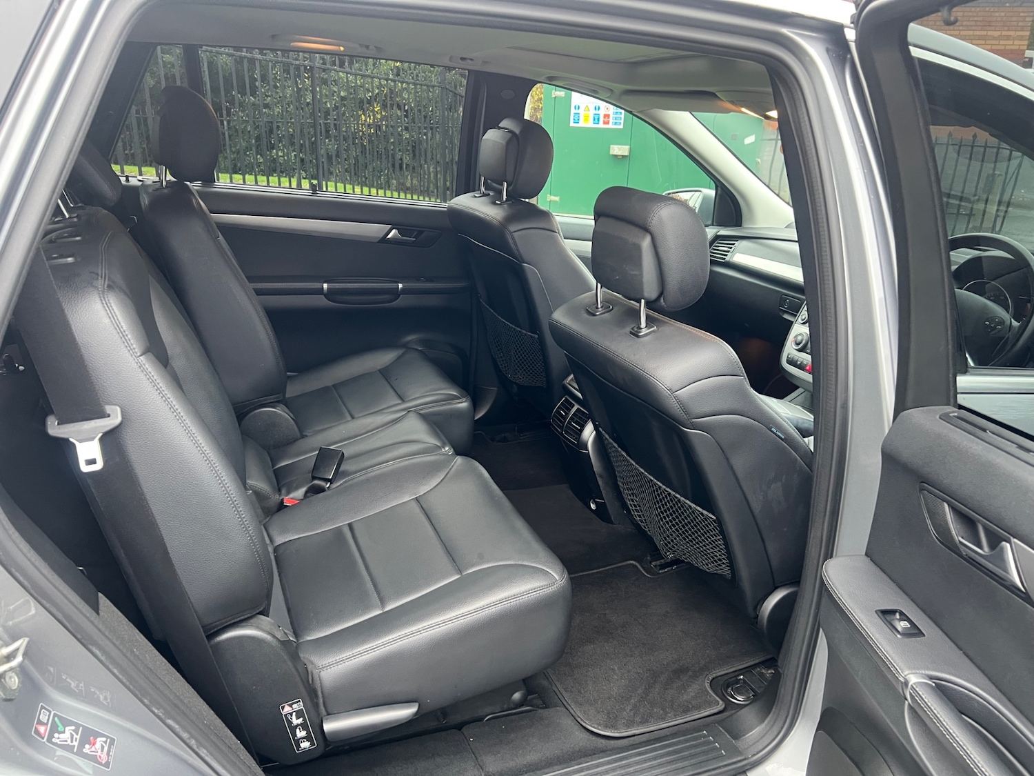 Used Mercedes-Benz R Class 2010 for sale - 76373225: Photo 14