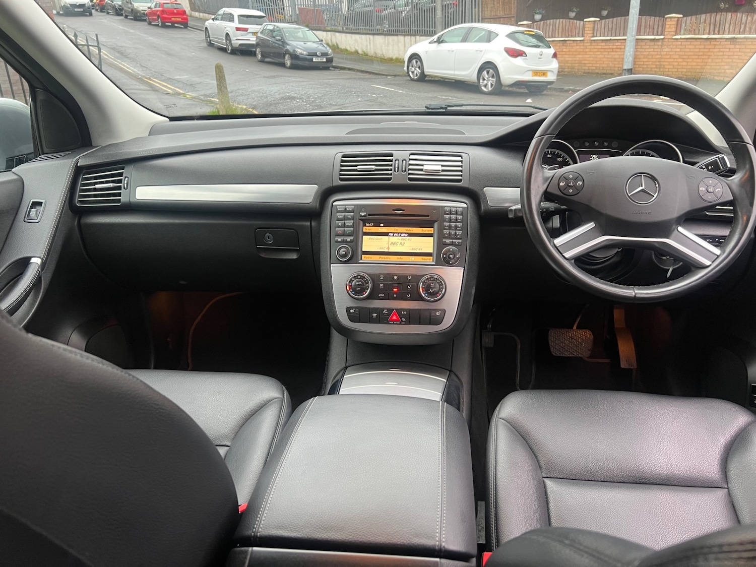 Used Mercedes-Benz R Class 2010 for sale - 76373225: Photo 15