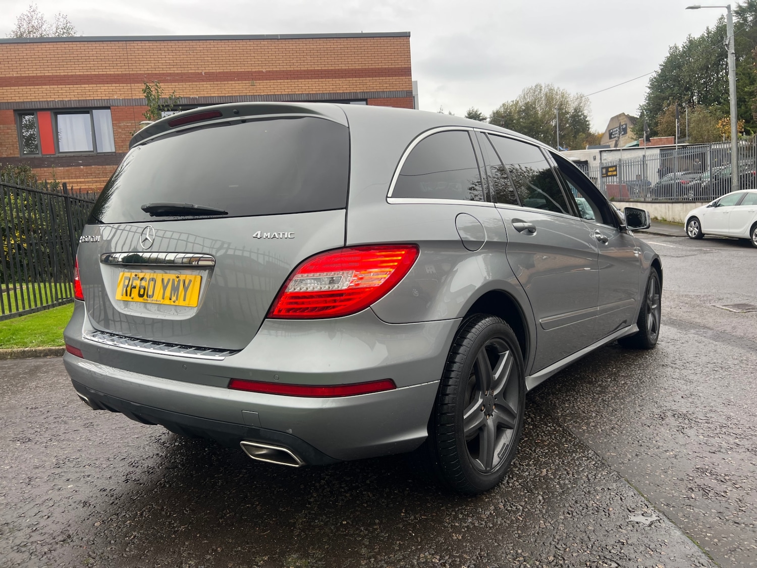 Used Mercedes-Benz R Class 2010 for sale - 76373225: Photo 8
