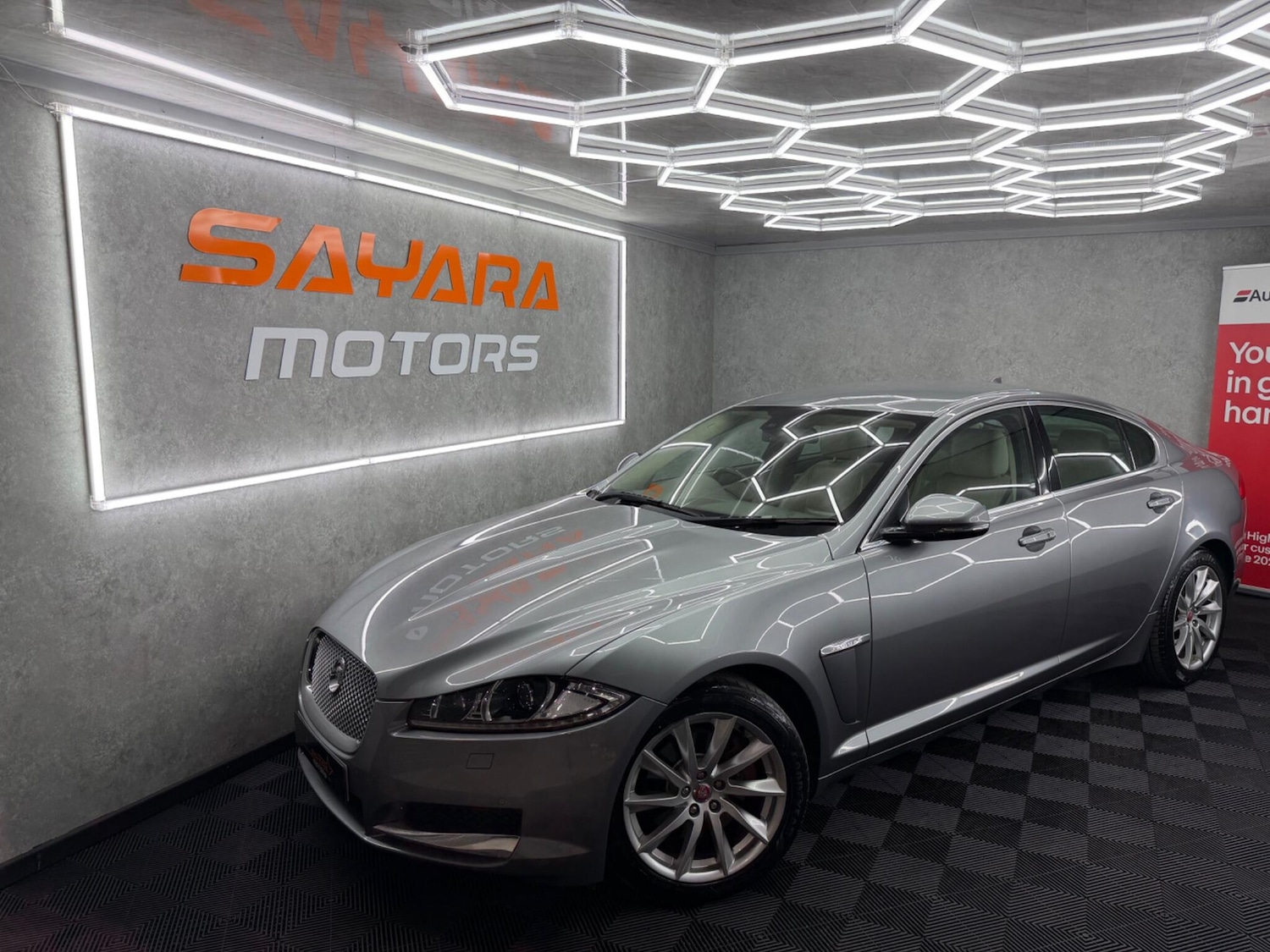 Used Jaguar XF 2014 for sale - 77982603: Photo 1