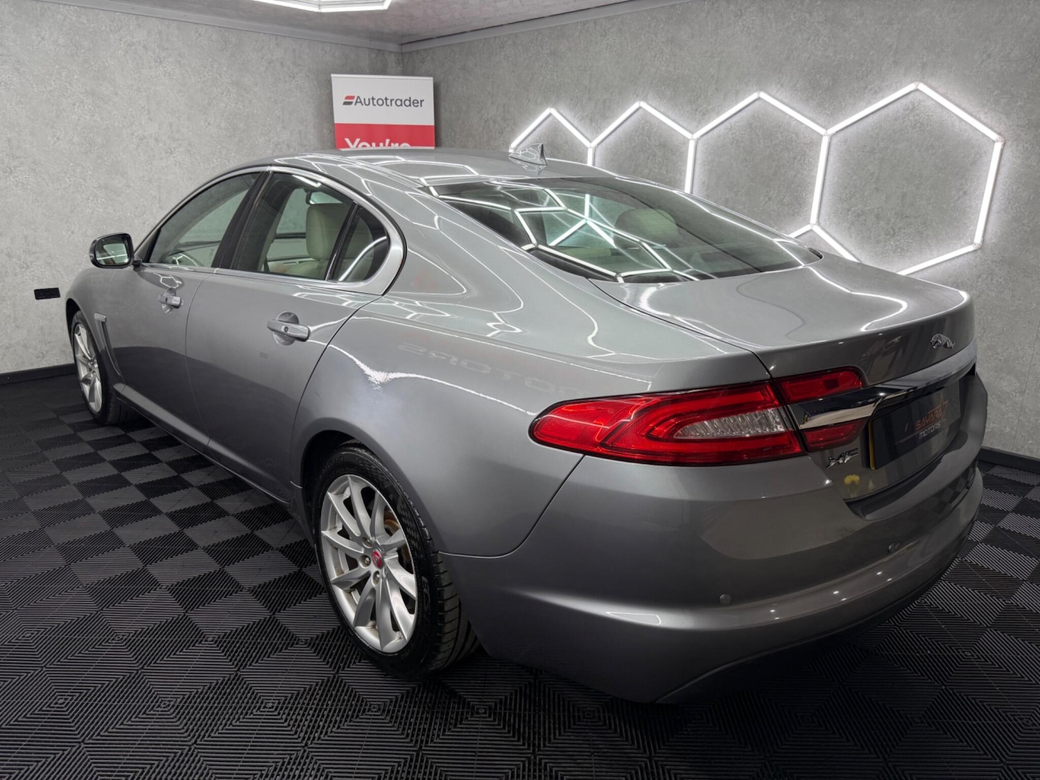 Used Jaguar XF 2014 for sale - 77982603: Photo 11
