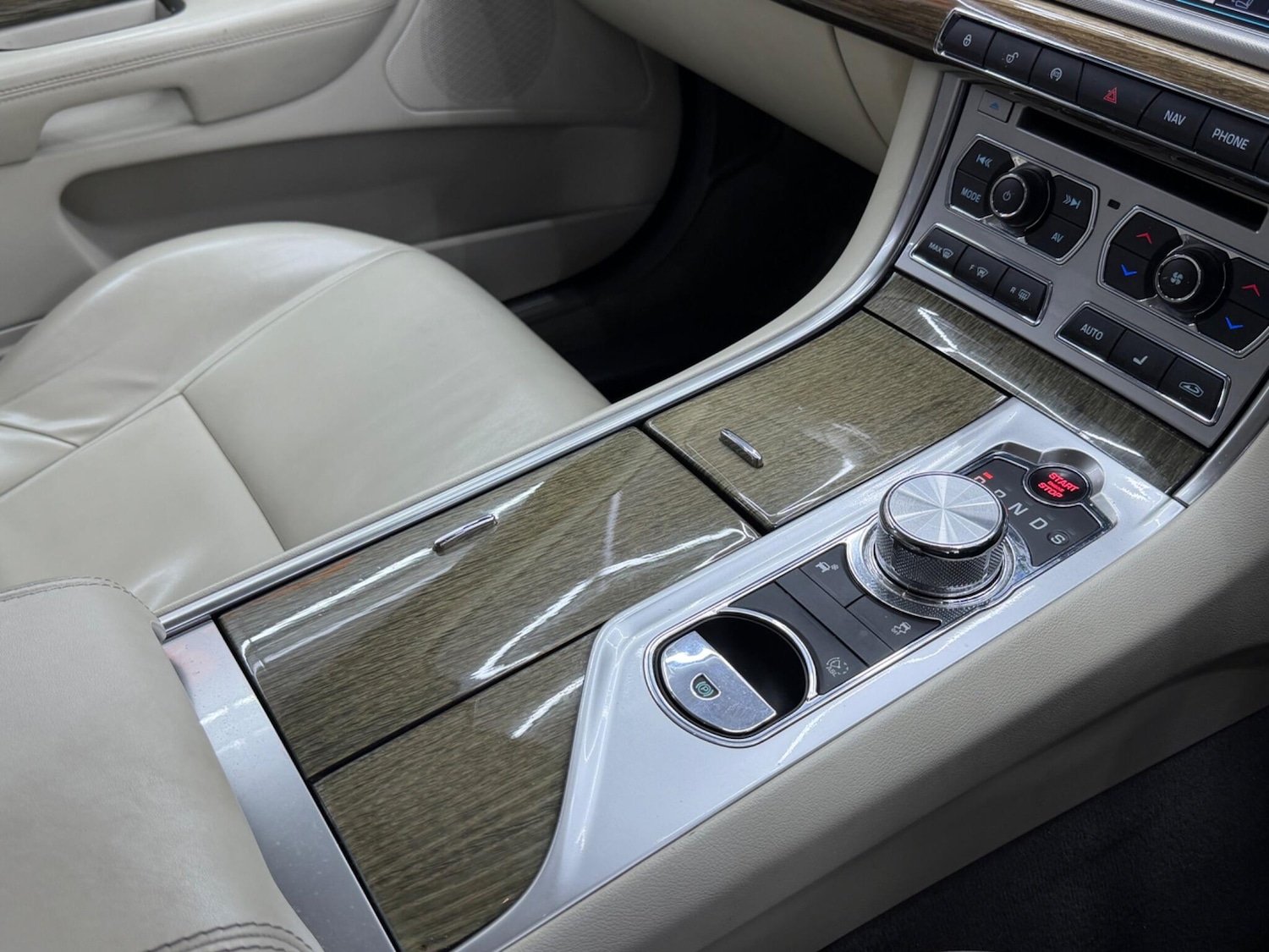 Used Jaguar XF 2014 for sale - 77982603: Photo 31