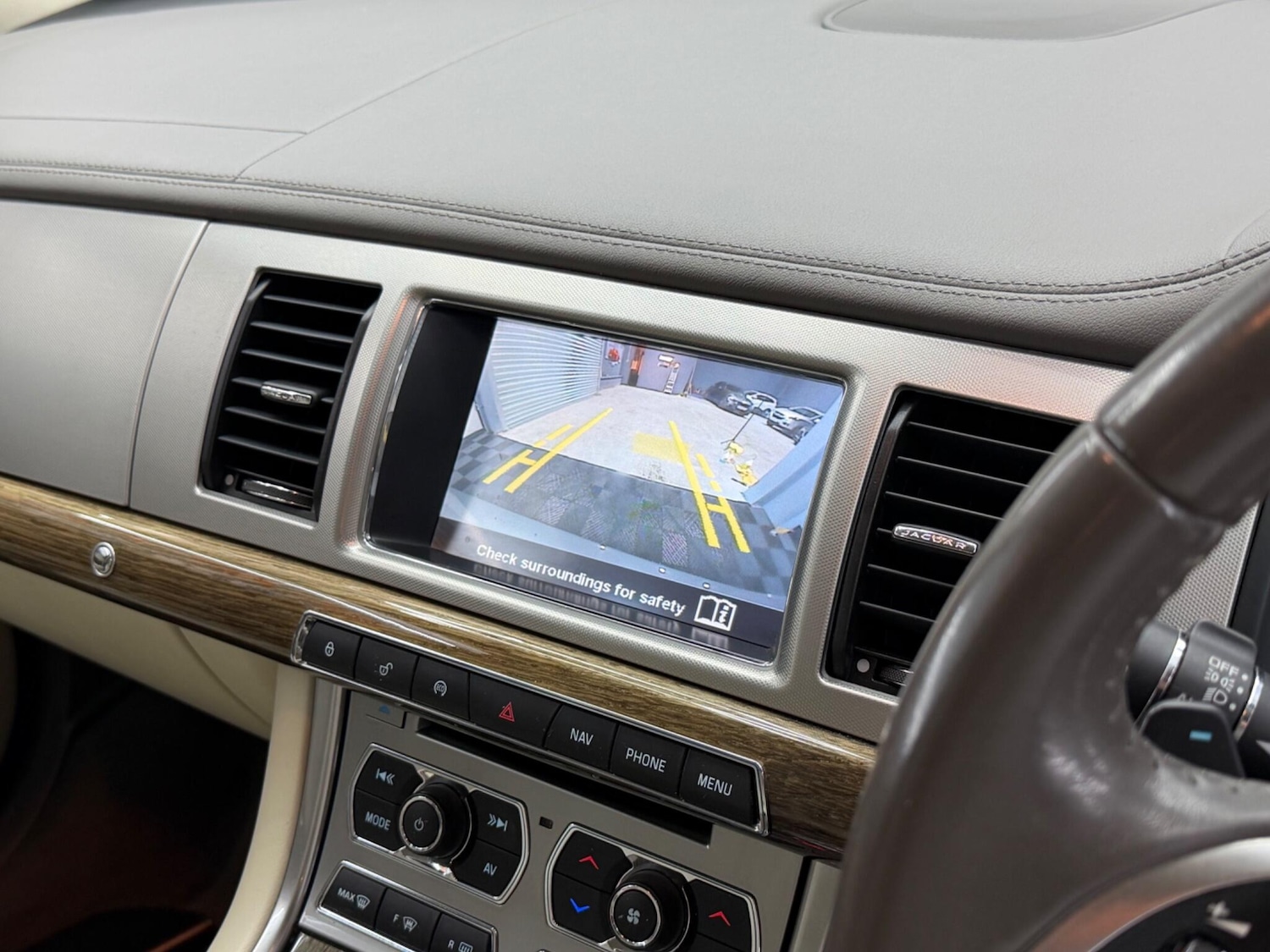 Used Jaguar XF 2014 for sale - 77982603: Photo 36