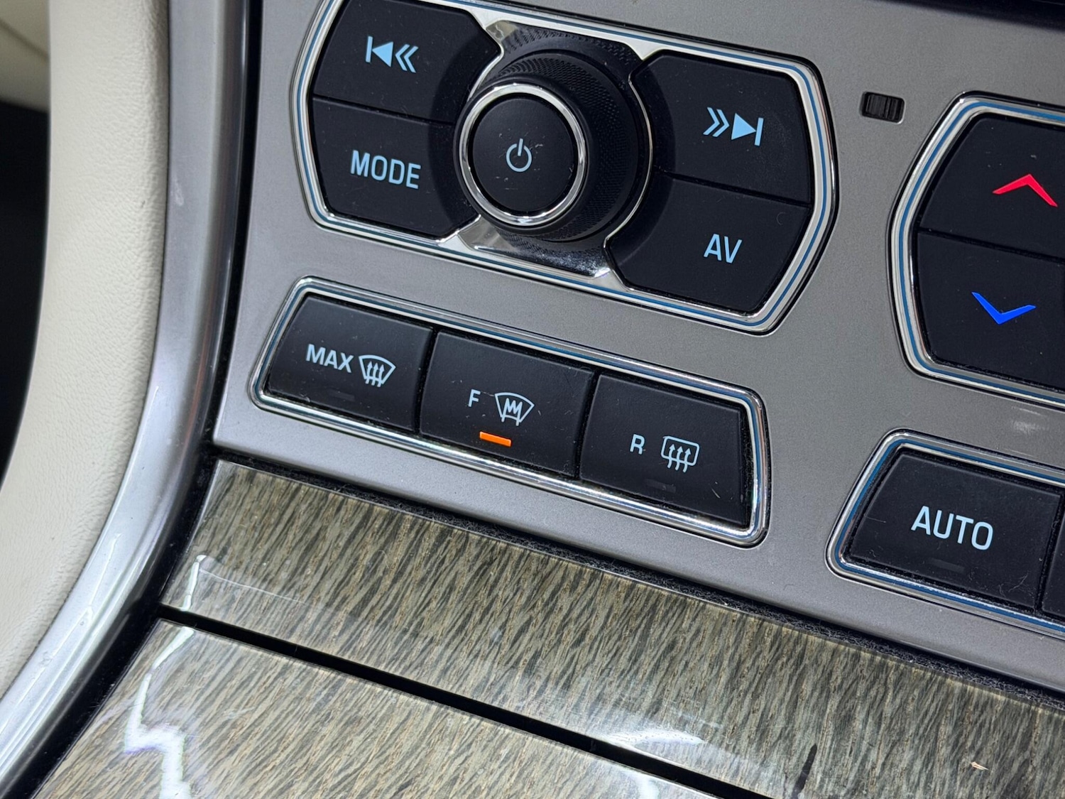 Used Jaguar XF 2014 for sale - 77982603: Photo 39