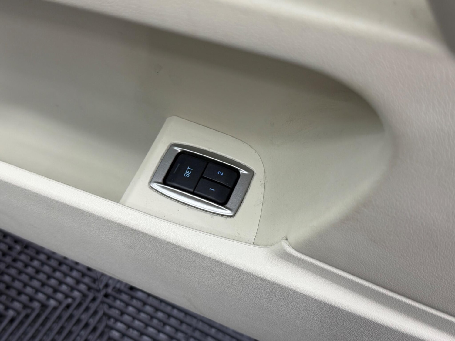 Used Jaguar XF 2014 for sale - 77982603: Photo 40