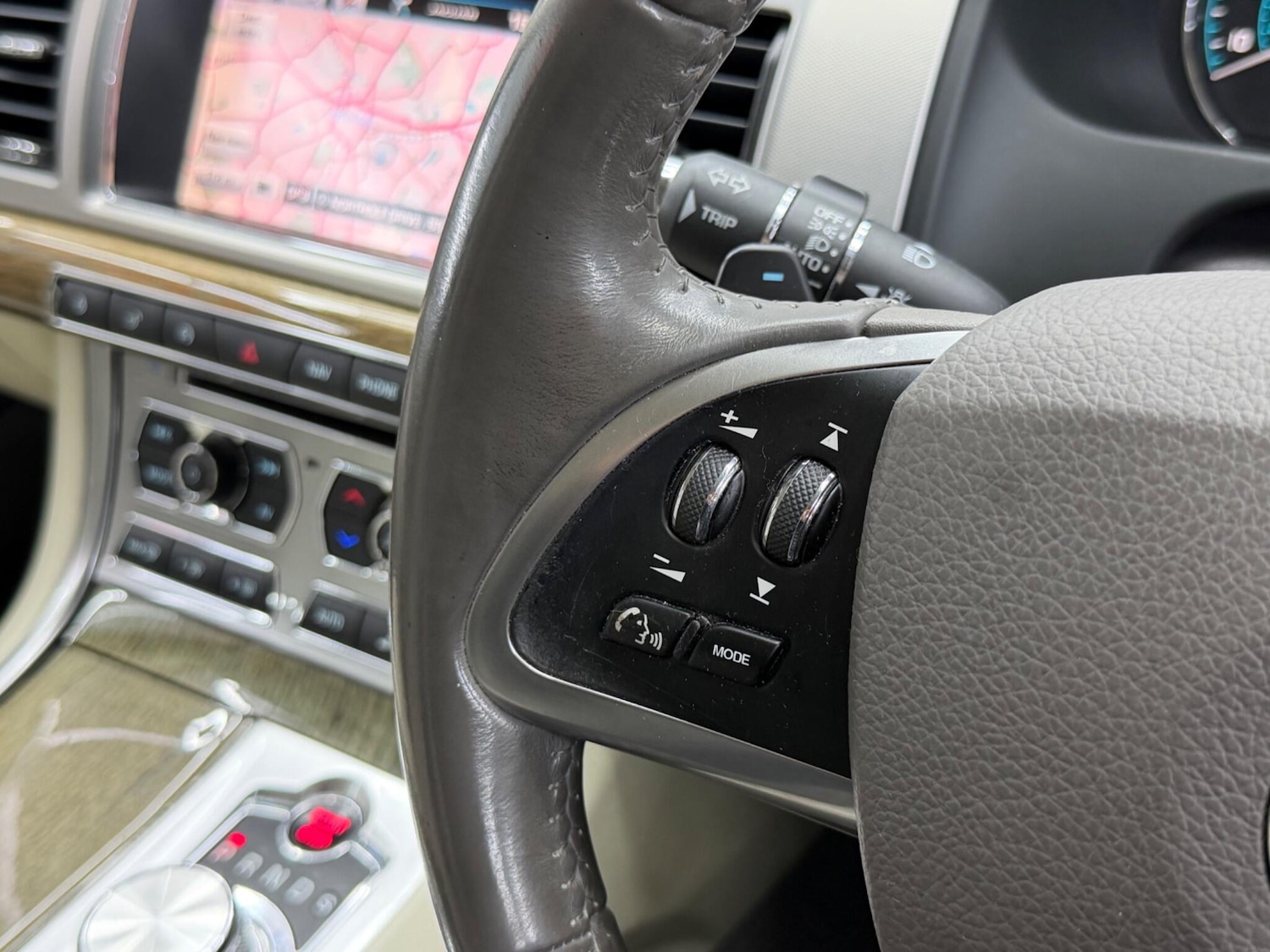 Used Jaguar XF 2014 for sale - 77982603: Photo 43