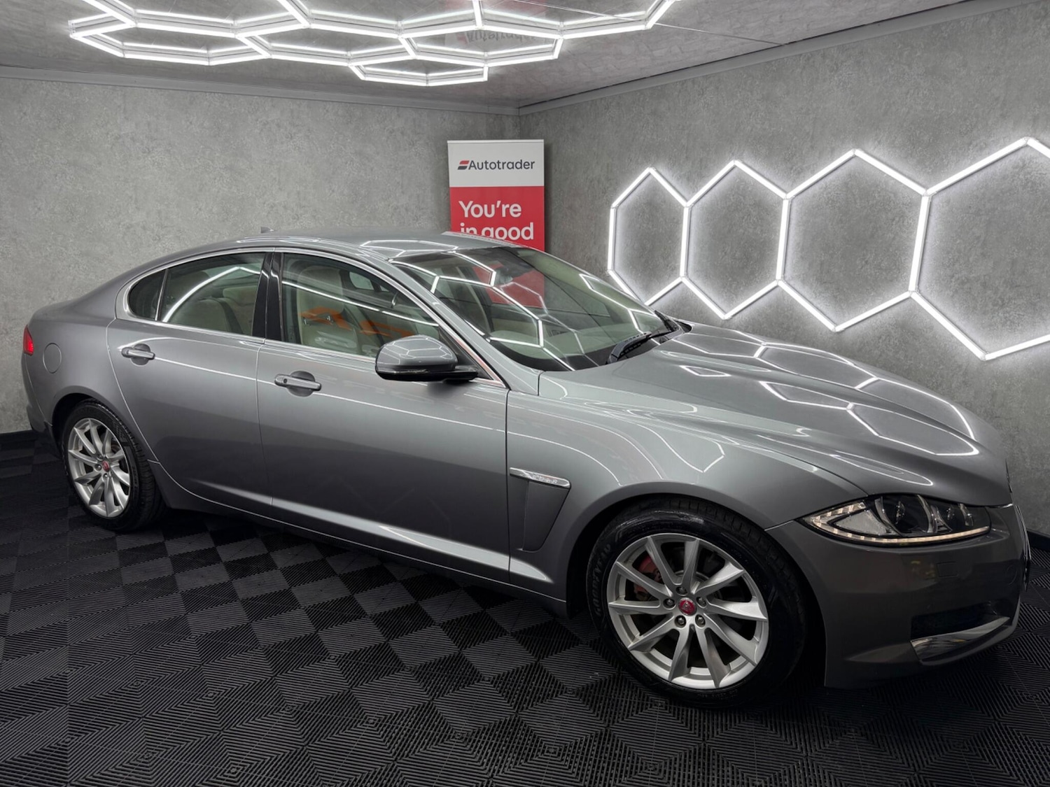Used Jaguar XF 2014 for sale - 77982603: Photo 7