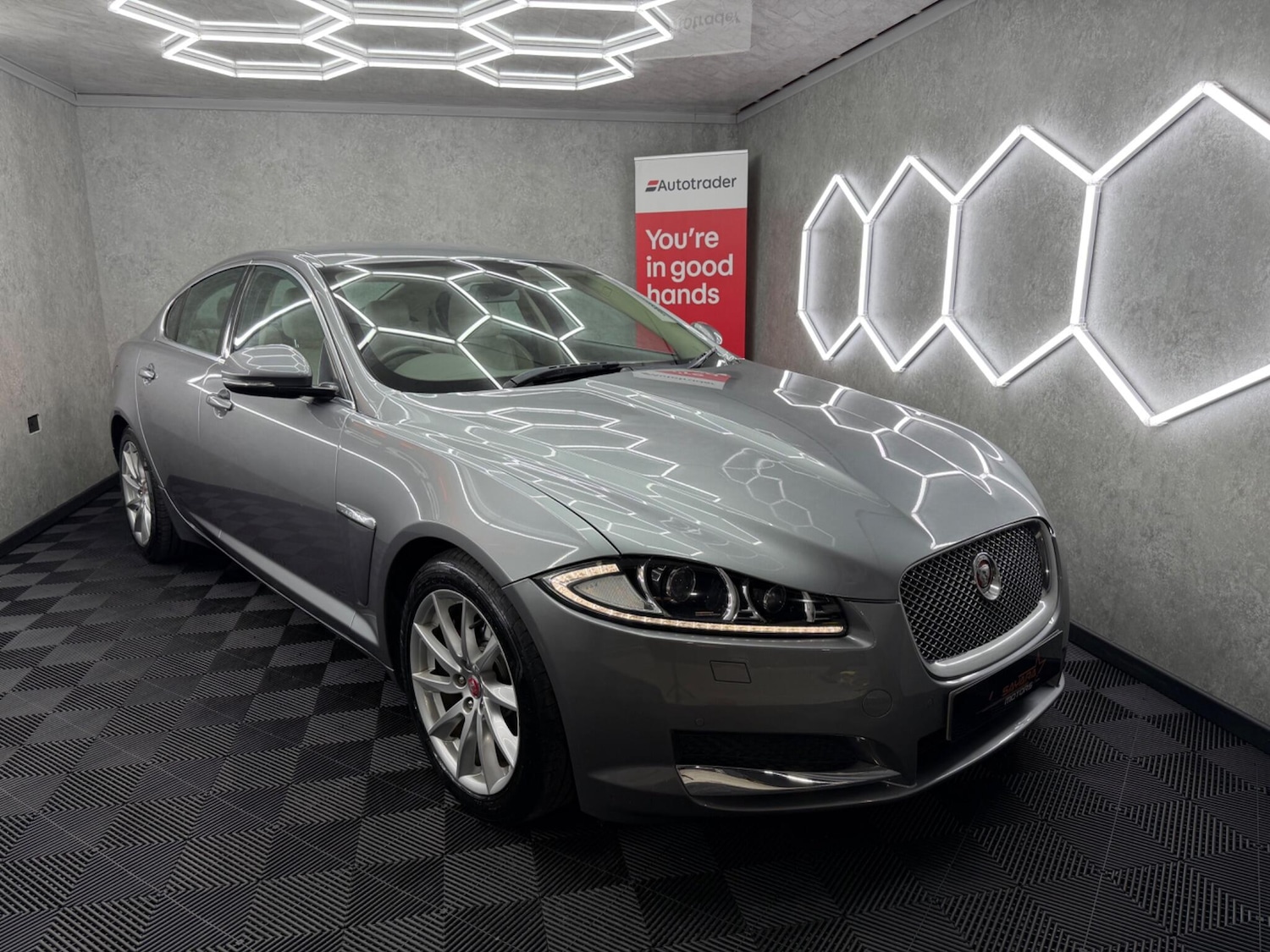 Used Jaguar XF 2014 for sale - 77982603: Photo 8