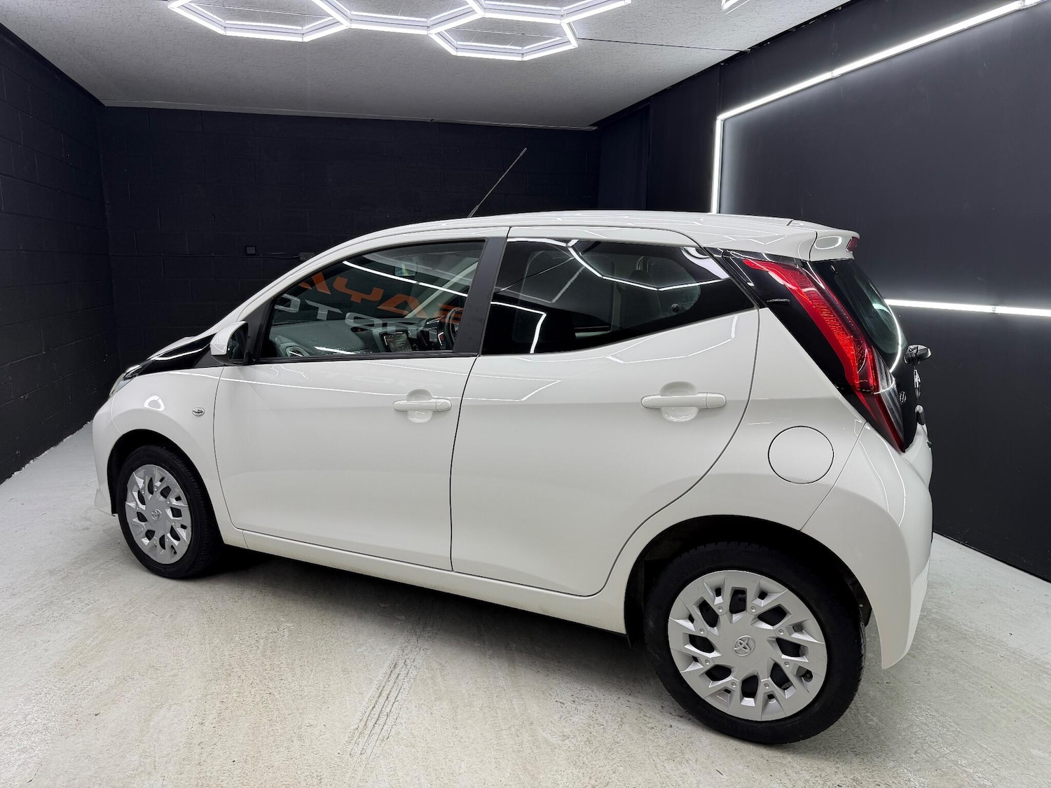 Used Toyota AYGO 2018 for sale - 76887305: Photo 15