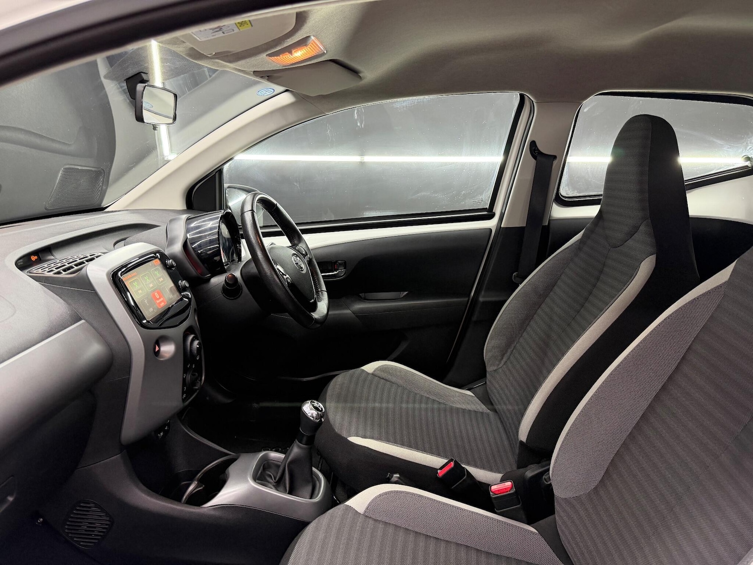 Used Toyota AYGO 2018 for sale - 76887305: Photo 24