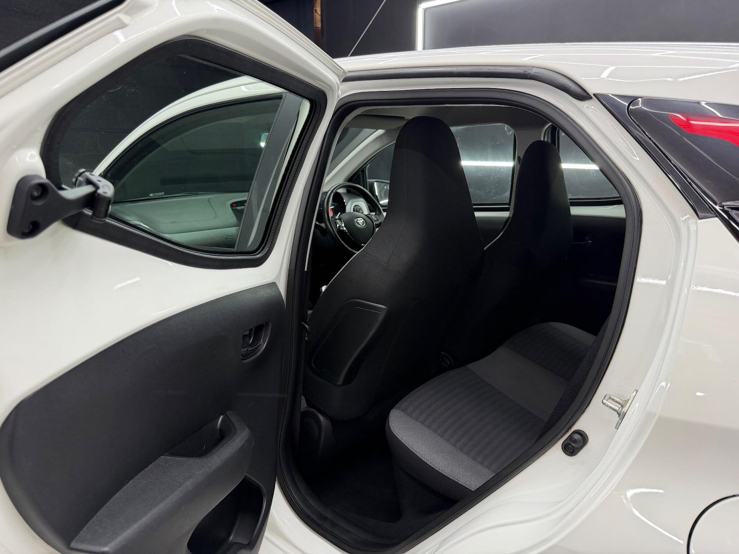 Used Toyota AYGO 2018 for sale - 76887305: Photo 26